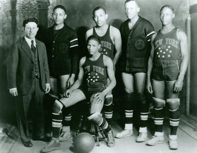 Drużyna Harlem Globetrotters swój pierwszy mecz rozegrała 7 stycznia 1927 roku.